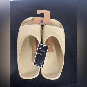 Jordan Post Slide Team gold